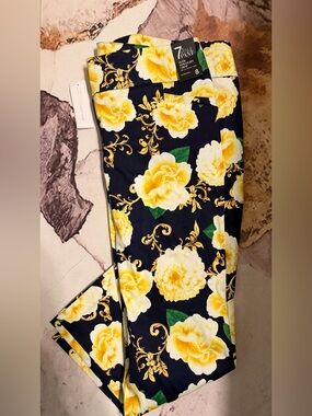 (NWT) New York & Company Navy Cropped Pants with Yellow Floral Design